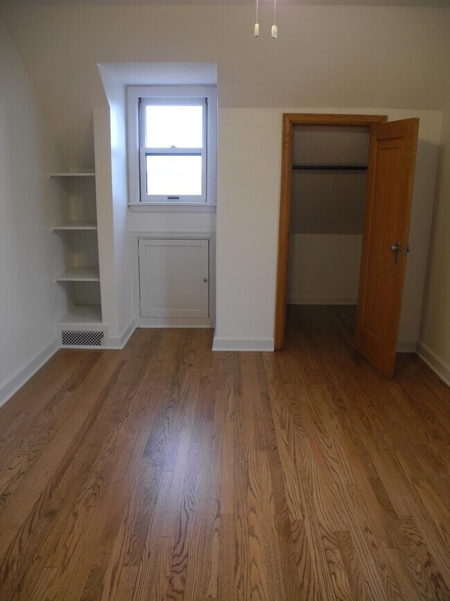 Bedroom 1 - 946 W Shore Dr