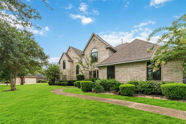 Building Photo - 3819 Emerald Lake Dr