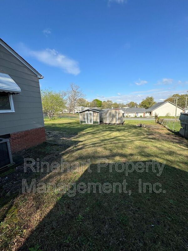 Building Photo - 221 Hutchinson St