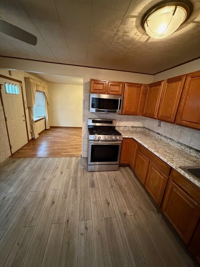 Building Photo - 23 W 143rd St