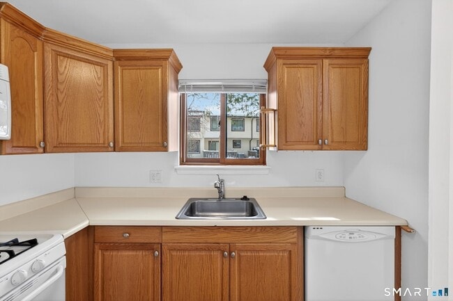 Building Photo - 155 Cottonwood Rd