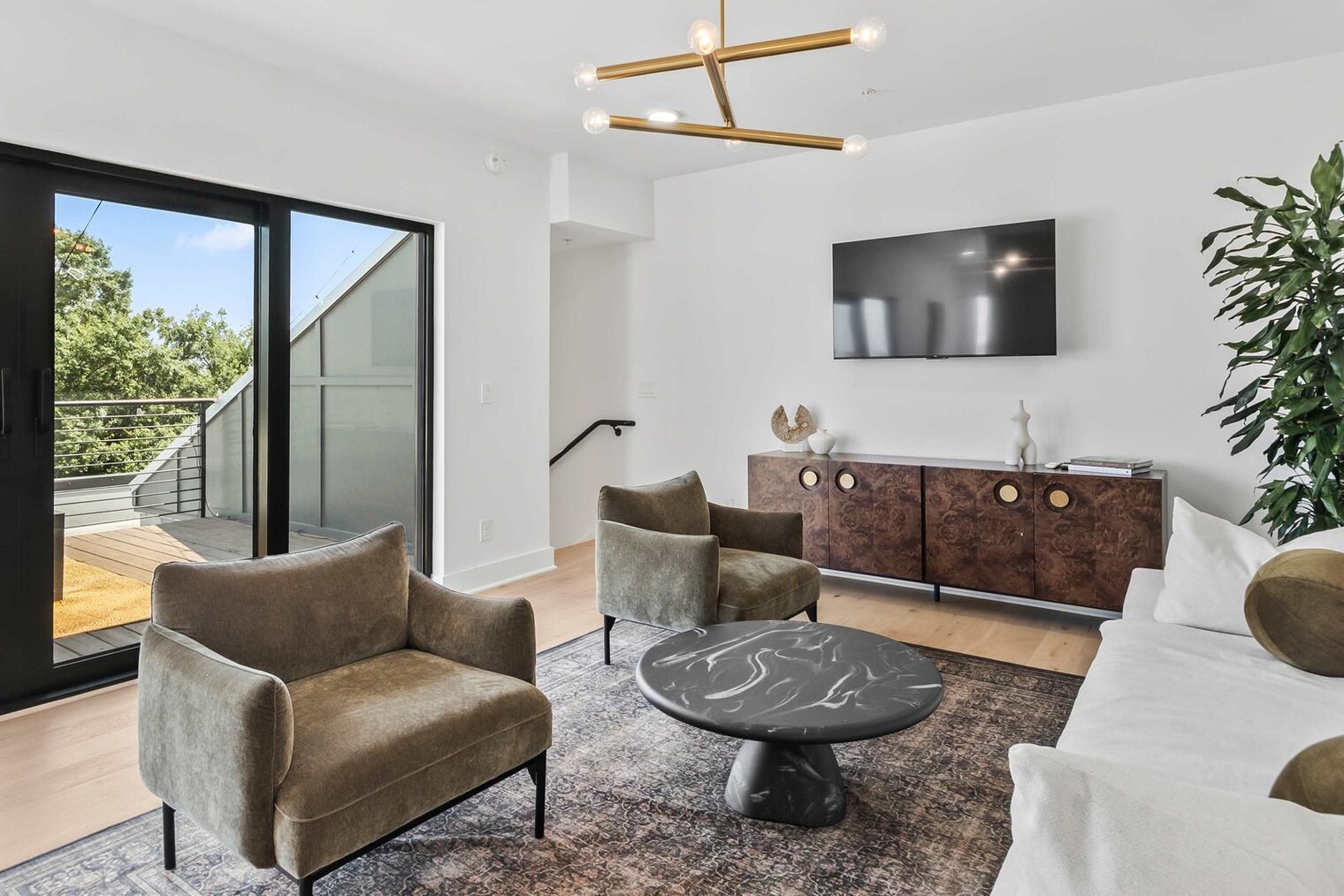 Building Photo - 346 Peters St SW