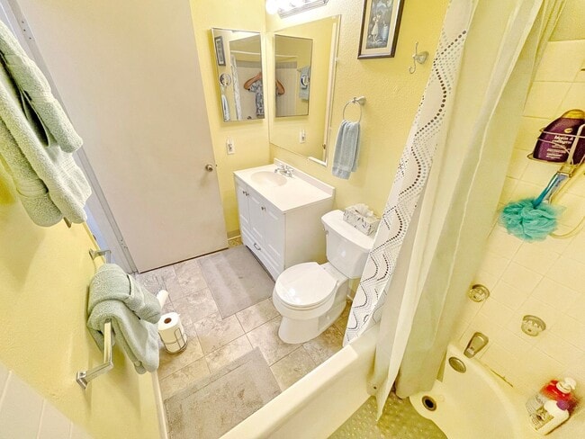Building Photo - Southpointe - Furnished 2 Bed / 1 Bath Ground Floor Unit w/fenced in yard