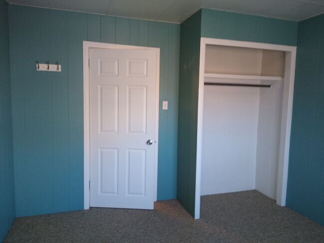 Building Photo - Highlands 1 Bedroom 1 Bath w/ Yard and Laundry!