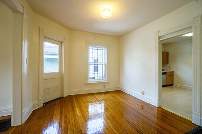 Building Photo - Available 7/1/26 Charming First Floor Apar...