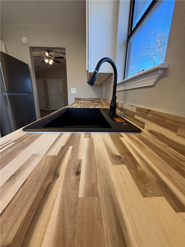 Building Photo - 1214 NE Monroe St