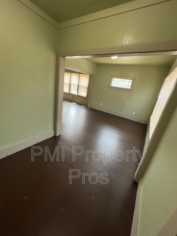 Building Photo - 2481 W Locust St