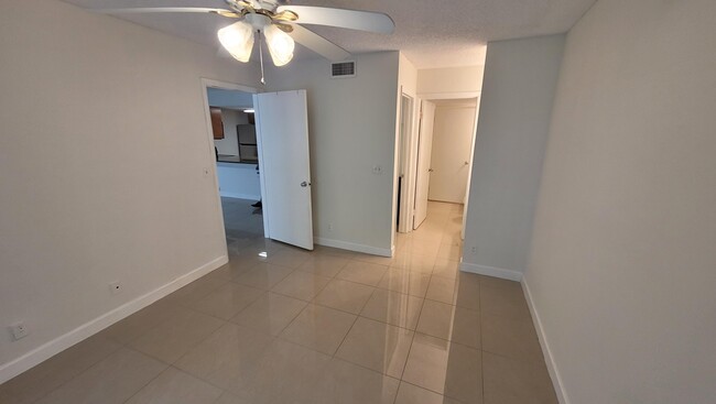 Building Photo - 6331 La Costa Dr