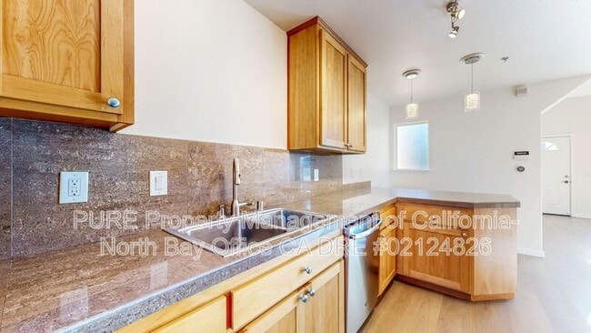 Building Photo - 120 Treadway Ct