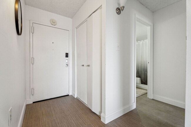 Building Photo - 1711 Bellevue Ave