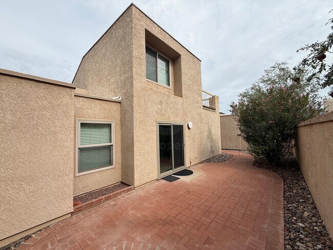 Building Photo - 3160 N Brittlebush Ln