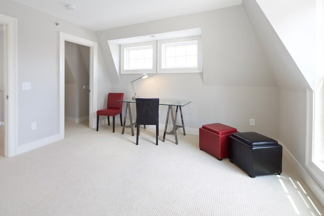 Building Photo - 84 N 6th St