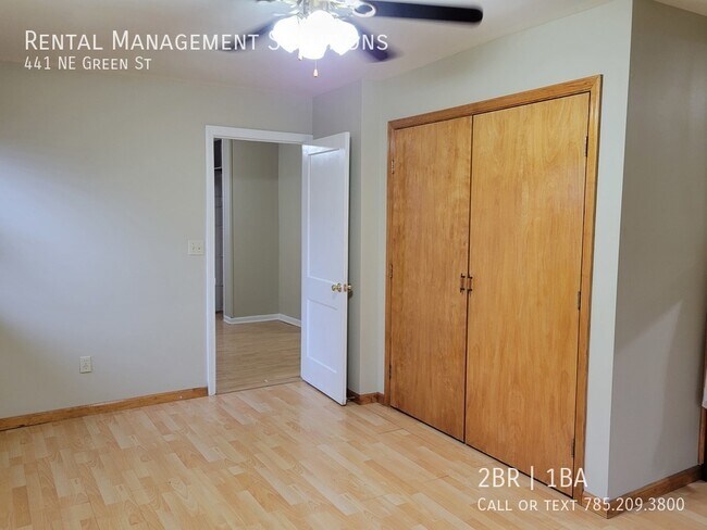 Building Photo - *2-CAR GARAGE* 441 NE Green St - 2 BED/1 BATH
