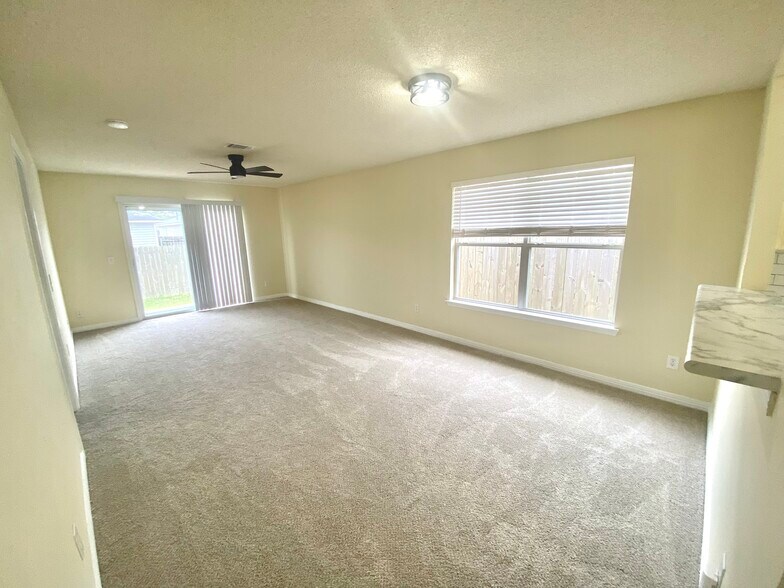 Building Photo - 1082 Antigua Cir
