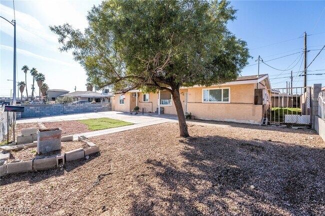 Building Photo - 1109 Tumbleweed Ave