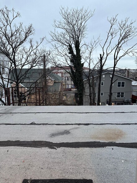 Building Photo - 305 Woodside Ave