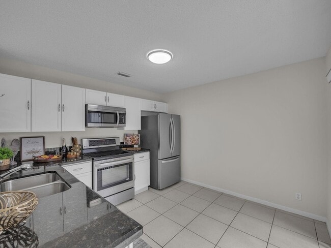Building Photo - 1744 Shoreside Cir