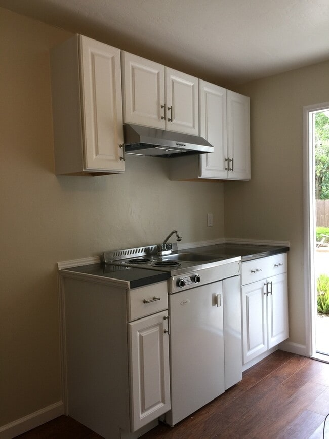 Building Photo - 3 Oaks - Ocean Ave House