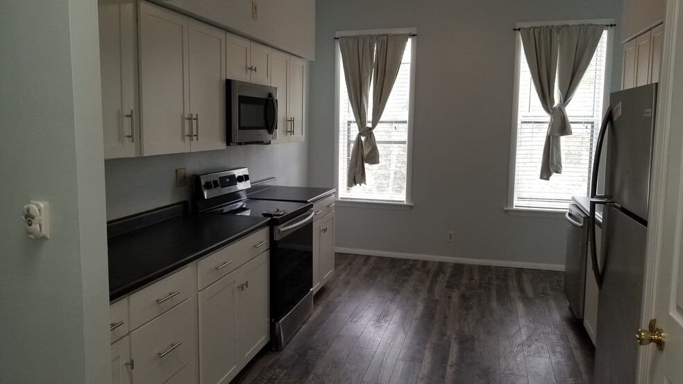 Kitchen 1 - 3348 Greenwood Blvd