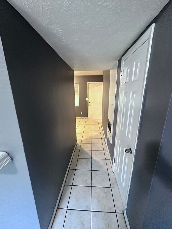 Building Photo - Affordable 3BR Living Near Downtown Jacksonville