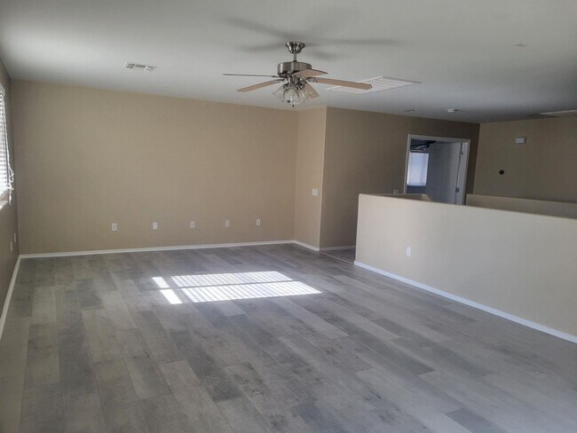 Building Photo - Beautiful 4 bed home with Den and Loft