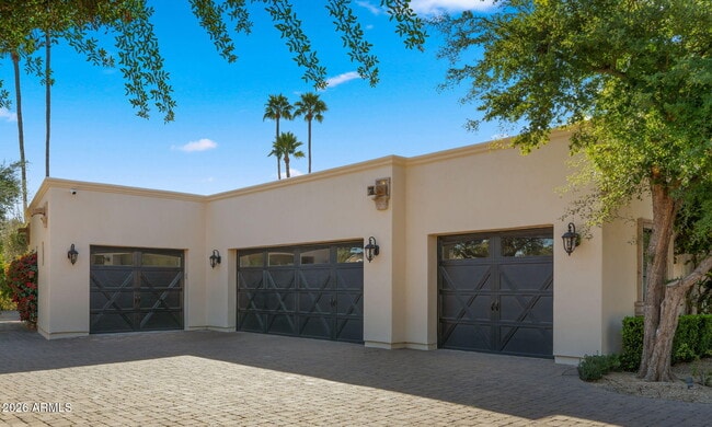 Building Photo - 8501 N Golf Dr