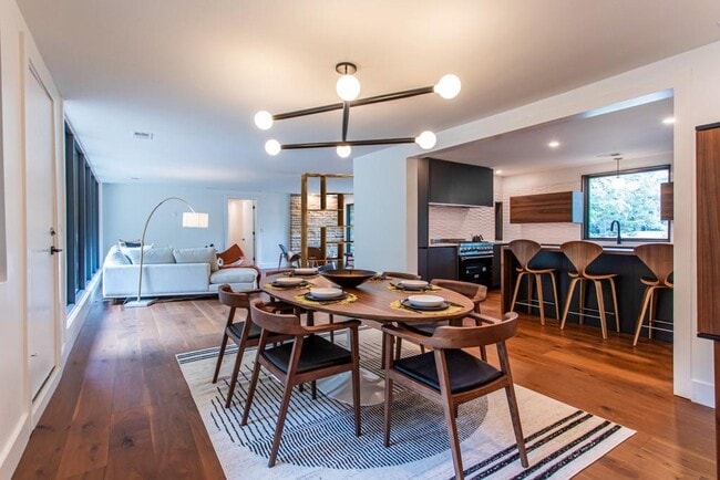 Building Photo - 1904 Lenox Rd NE