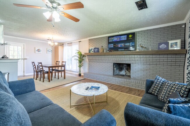 Building Photo - 4375 Park St