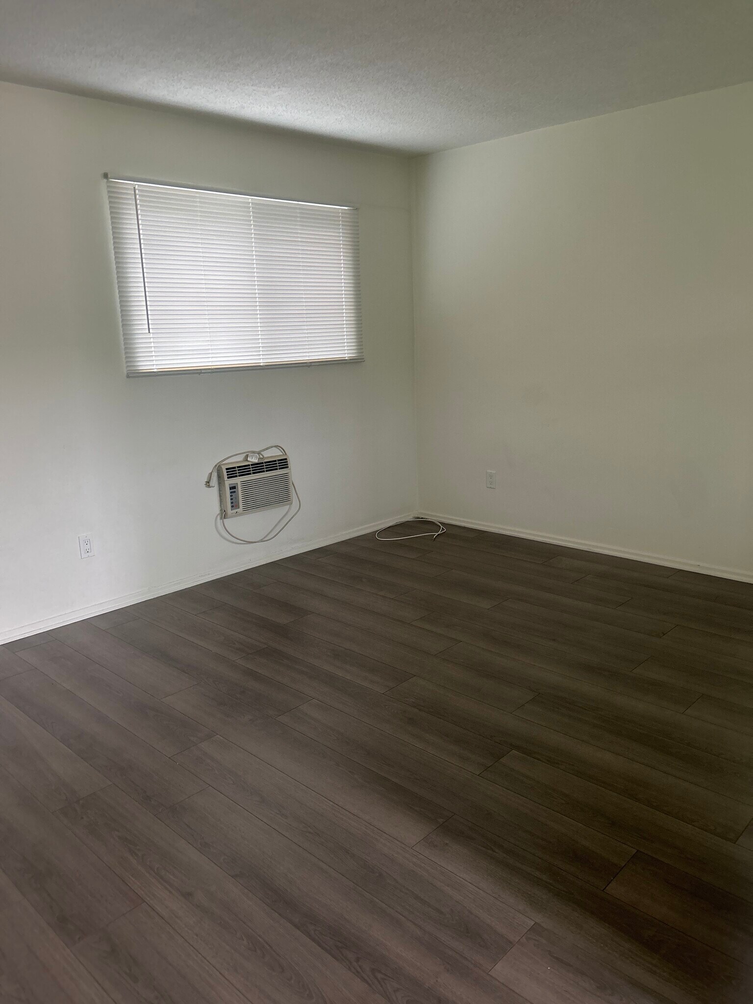 Living area - 2359 Glendale Blvd