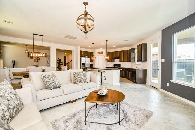 Building Photo - 5343 Castle Discordia St