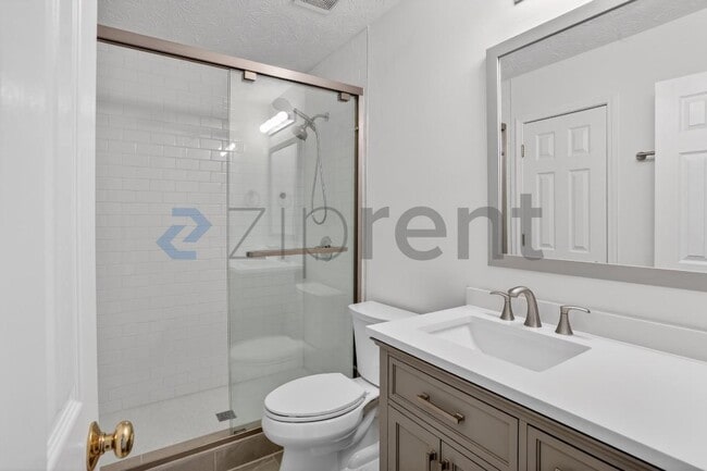 Building Photo - 484 Fraser St SE