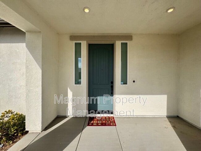 Building Photo - 31310 Reserve Dr