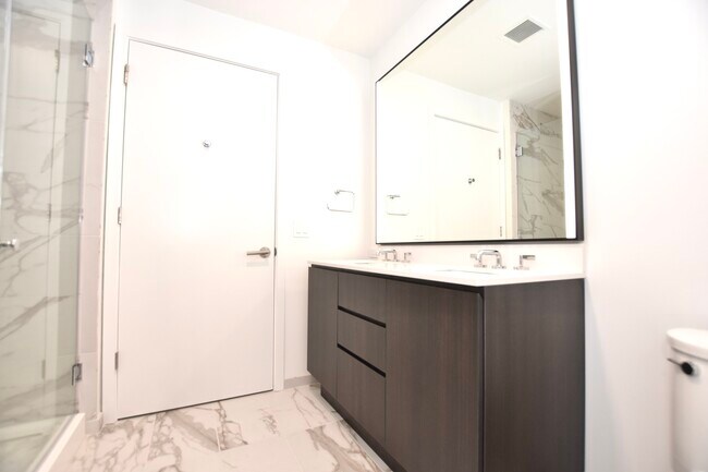 Building Photo - 1000 S Michigan Ave