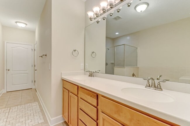 Building Photo - Beautiful 3BR/2BA Condo in Gated Stoney Creek – Close to Amelia Island