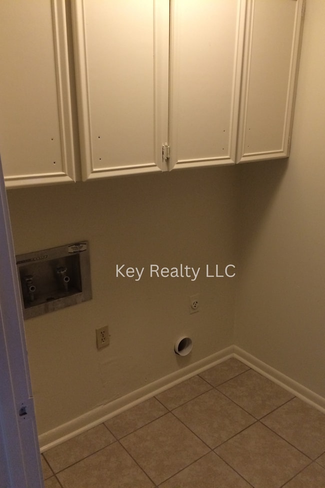 Building Photo - 6016 Quail Ridge