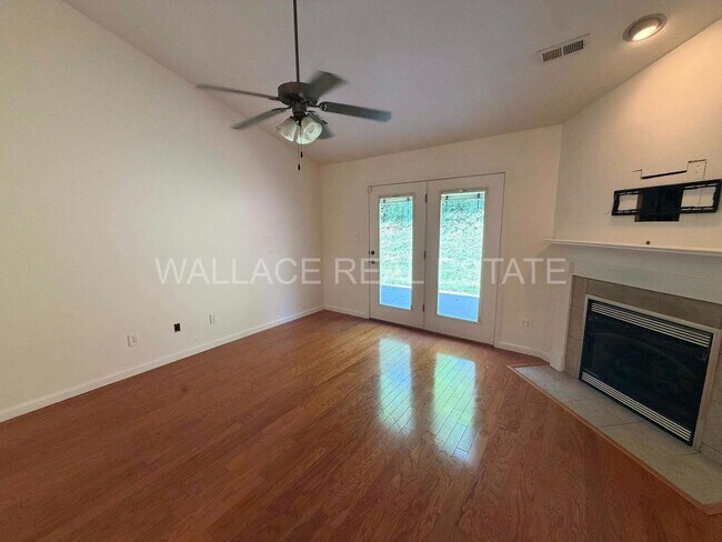 Building Photo - SPACIOUS 3 BEDROOM CONDO IN ANDERSON RIDGE ON GLEASON DRIVE!!