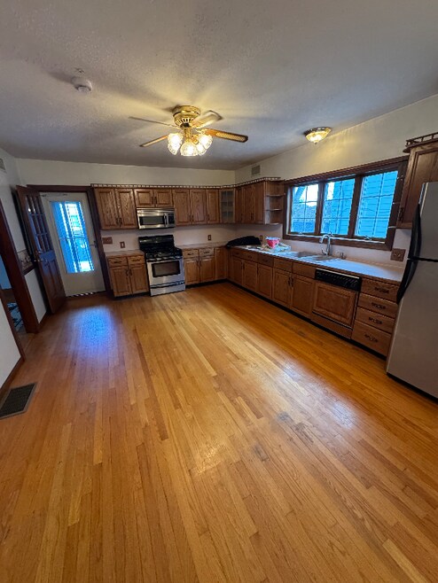 Building Photo - 3 Ingleside Ave