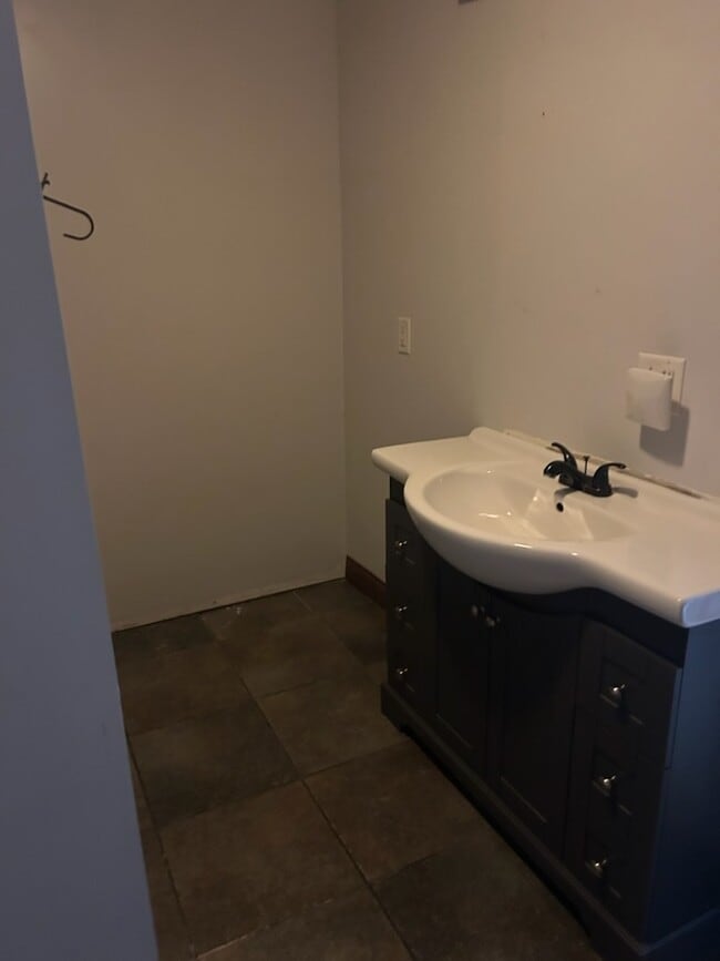 Building Photo - 1434 Elm St