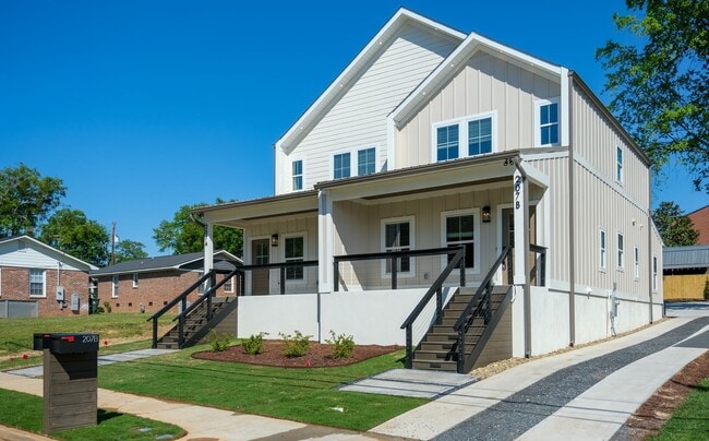 Building Photo - 207 S Calhoun St