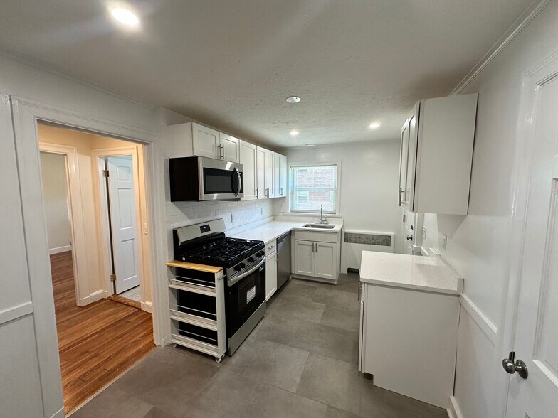 Building Photo - 186 Summit Ave