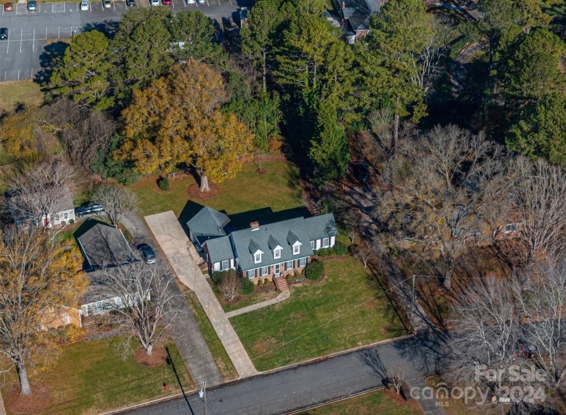 Building Photo - 3030 Courtland Dr