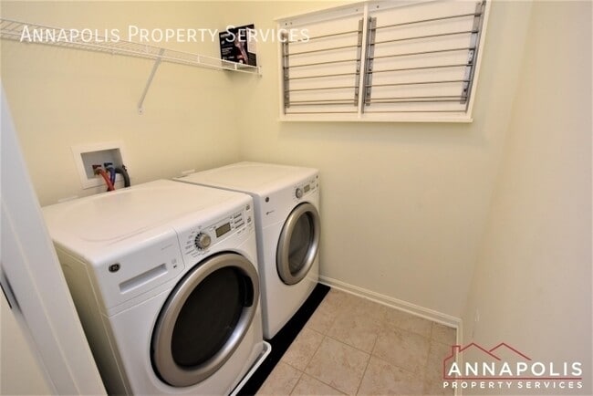 Building Photo - 917 St Martins Loop