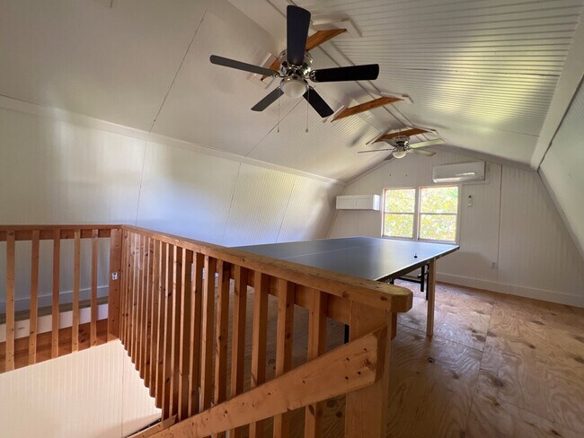 Building Photo - 24 Seth St