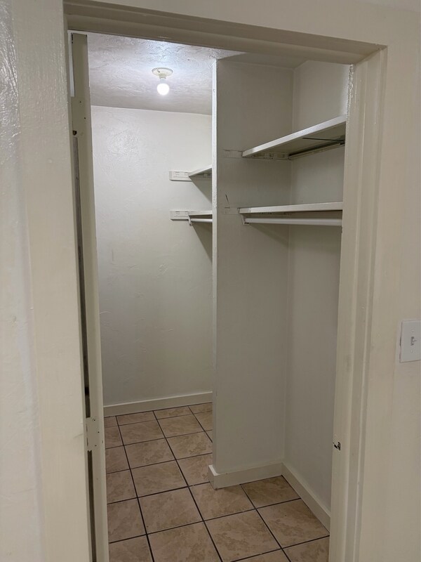 Building Photo - 215 Lovelace Dr