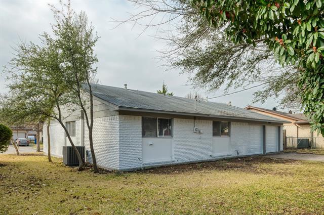 Building Photo - 3701 Summit Ln