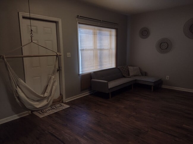 Building Photo - Beautifully renovated 4 bed 5 bath condo with a private back yard