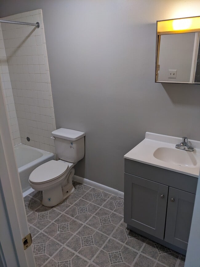 Building Photo - 1660 S Braddock St