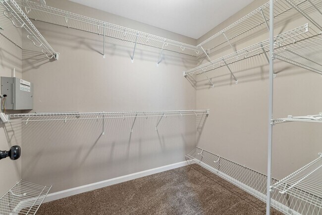 Building Photo - Pet Friendly Four Bedroom!