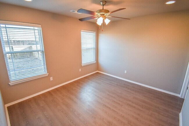 Building Photo - Nice 3 Bed/2 Bath Duplex in Prairie Grove