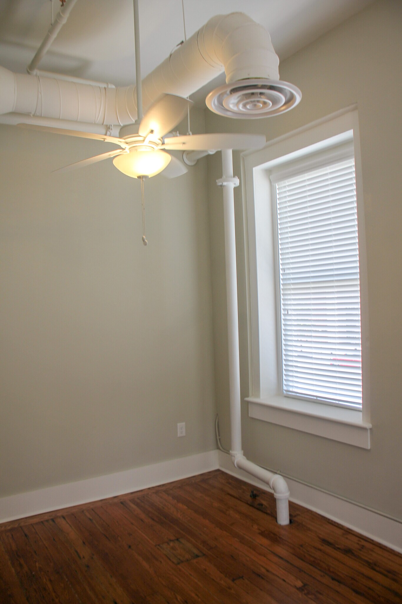 202 - 596 Cherry St